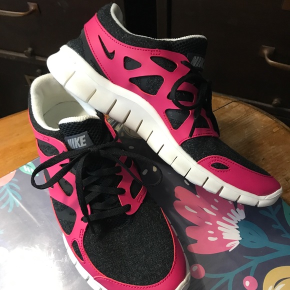 Nike Pink & Black Athletic Shoes 9.5 - Picture 2 of 5